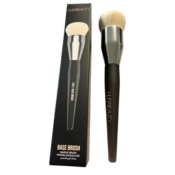 NIB Huda Beauty Base Brush - Picture 1 of 2